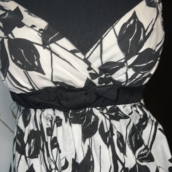 Black and white dress - Picture 2 of 4